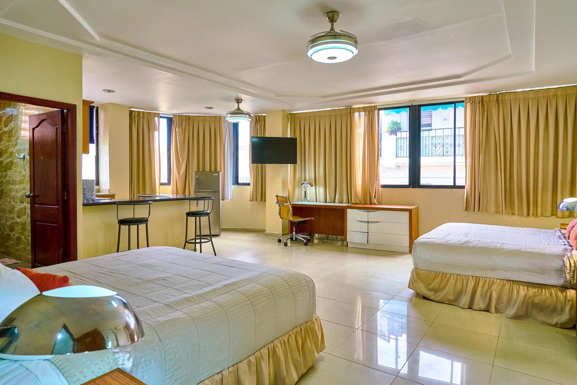 Hotel Libertad At Historic Main Street Санто-Доминго Экстерьер фото