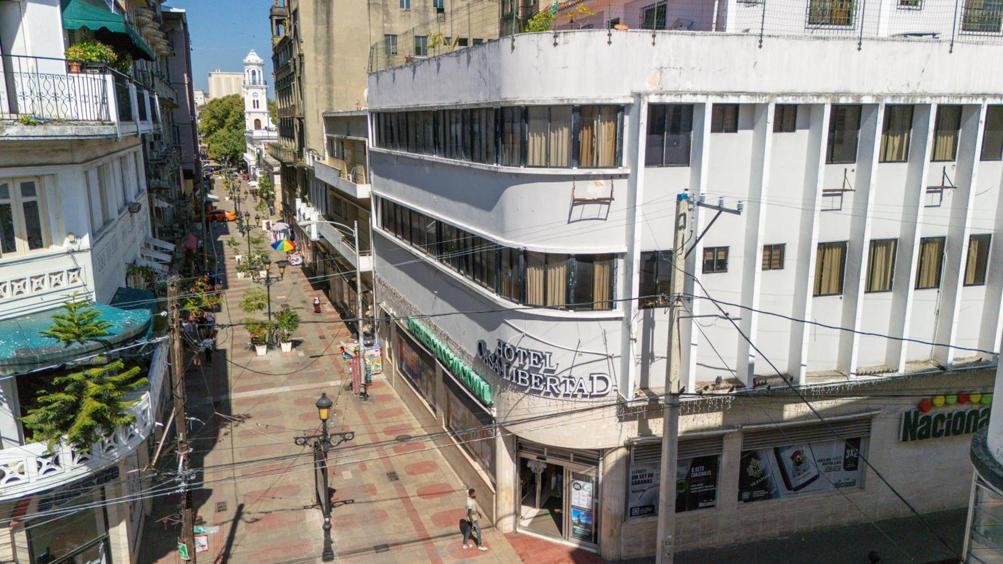 Hotel Libertad At Historic Main Street Санто-Доминго Экстерьер фото