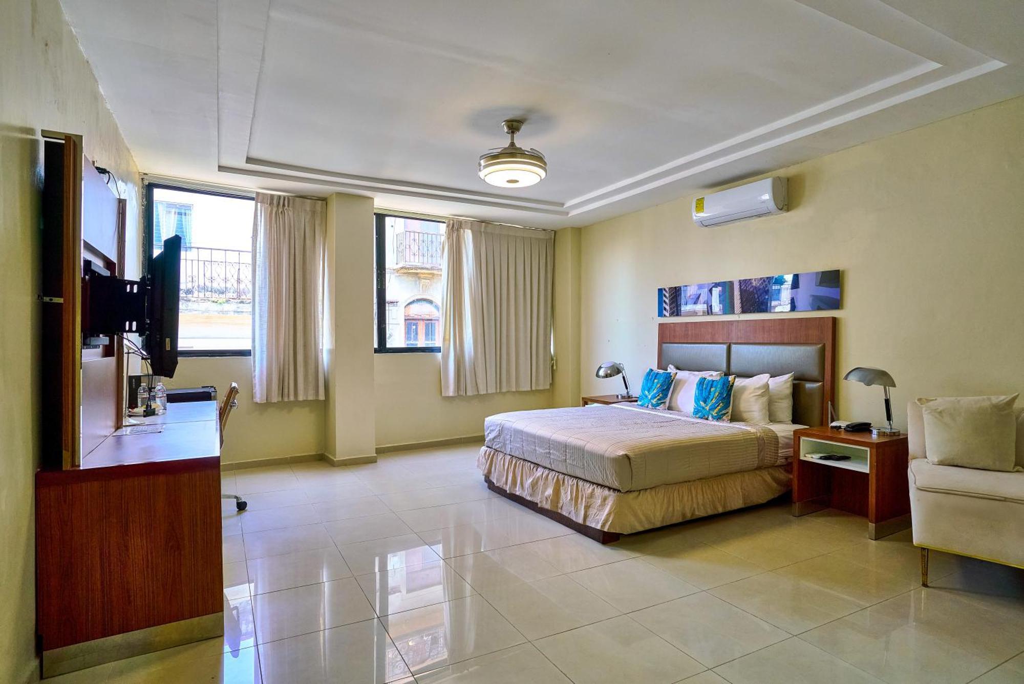 Hotel Libertad At Historic Main Street Санто-Доминго Экстерьер фото